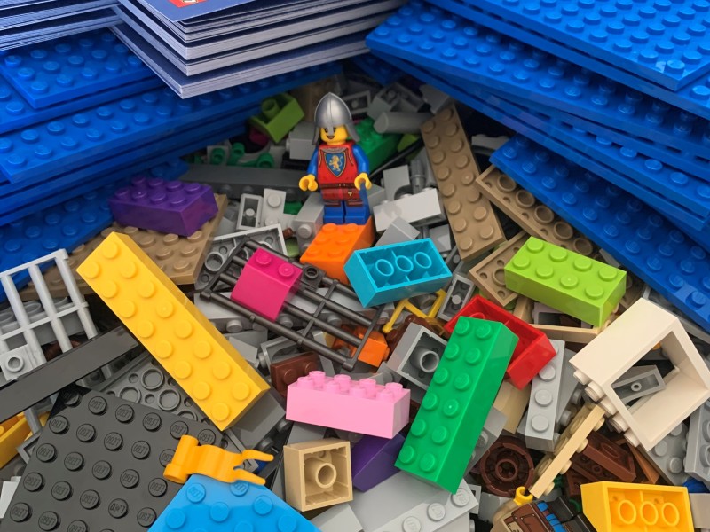 Børnearrangement med legoklodser